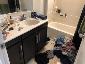 Badezimmer aufräumen, Wäsche routine, Putz routine